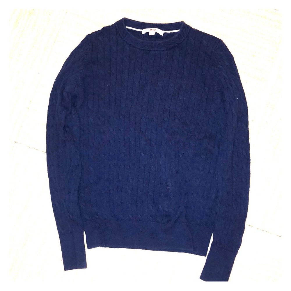 Navy uniqlo sweater